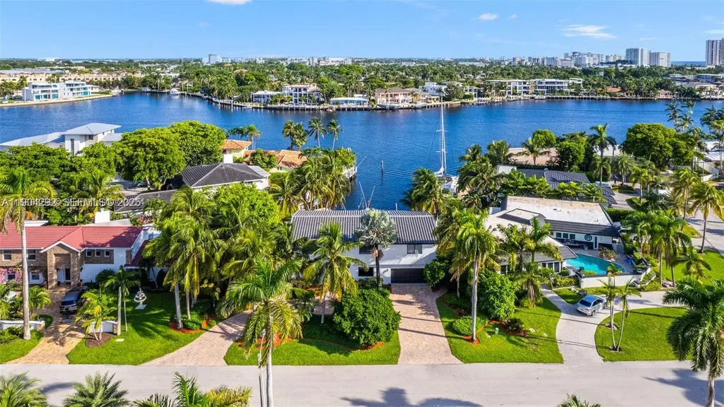 2445 SE 8 Street Pompano Beach FL 33062