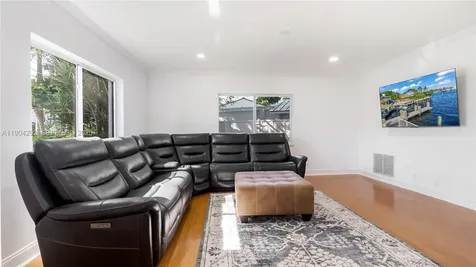 2445 SE 8 Street Pompano Beach FL 33062
