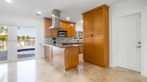 2445 SE 8 Street Pompano Beach FL 33062