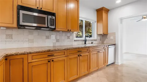 2445 SE 8 Street Pompano Beach FL 33062