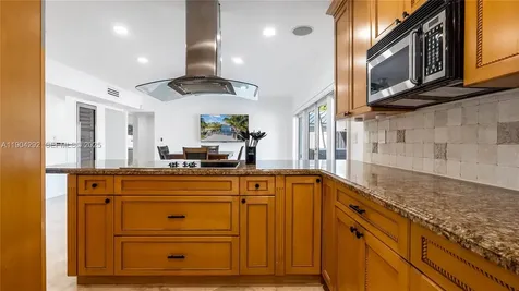 2445 SE 8 Street Pompano Beach FL 33062