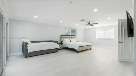 2445 SE 8 Street Pompano Beach FL 33062