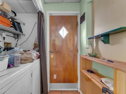 520 NW 32nd Place Miami FL 33125