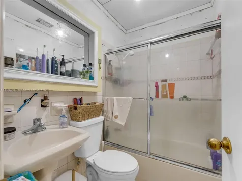 520 NW 32nd Place Miami FL 33125