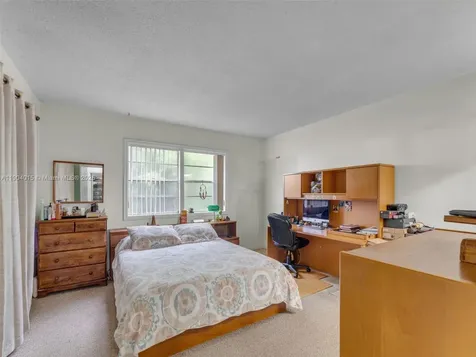 520 NW 32nd Place Miami FL 33125