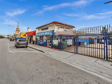 2112 NW 36th Street Miami FL 33142