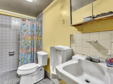 2112 NW 36th Street Miami FL 33142