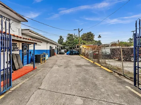 2112 NW 36th Street Miami FL 33142