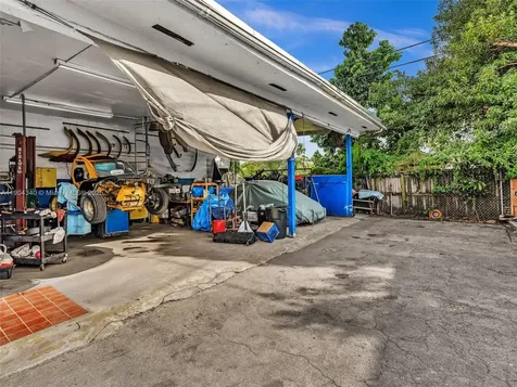 2112 NW 36th Street Miami FL 33142
