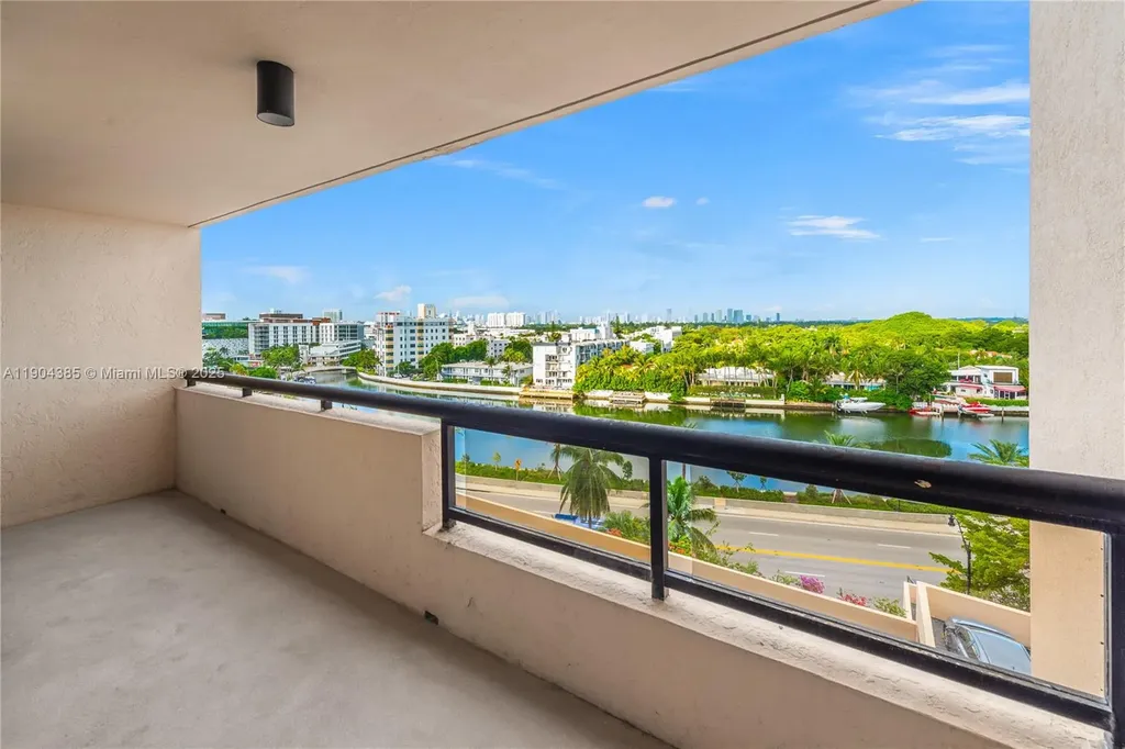 2555 Collins Avenue Miami Beach FL 33140