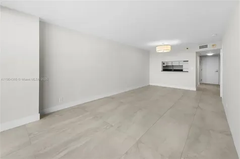 2555 Collins Avenue Miami Beach FL 33140
