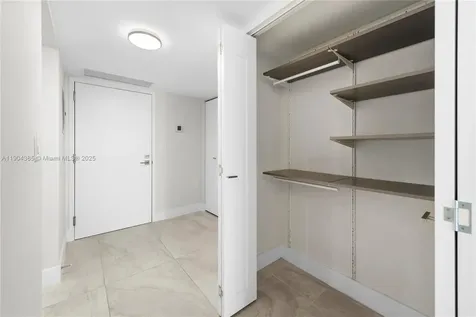 2555 Collins Avenue Miami Beach FL 33140