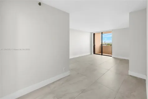 2555 Collins Avenue Miami Beach FL 33140