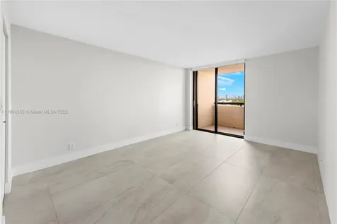 2555 Collins Avenue Miami Beach FL 33140