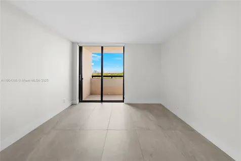 2555 Collins Avenue Miami Beach FL 33140
