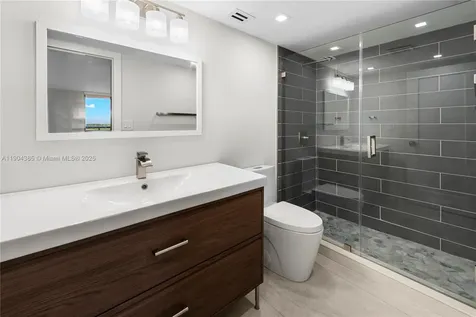 2555 Collins Avenue Miami Beach FL 33140