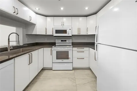 2555 Collins Avenue Miami Beach FL 33140