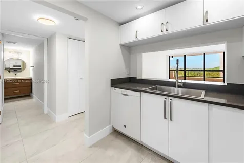 2555 Collins Avenue Miami Beach FL 33140
