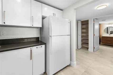 2555 Collins Avenue Miami Beach FL 33140