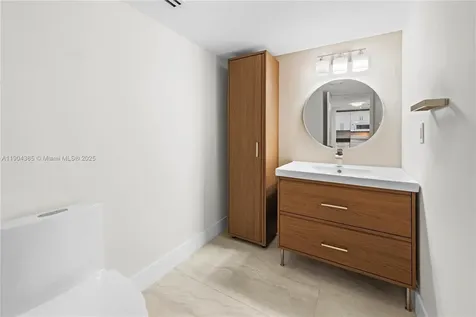 2555 Collins Avenue Miami Beach FL 33140