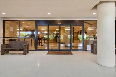 2555 Collins Avenue Miami Beach FL 33140