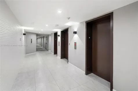 2555 Collins Avenue Miami Beach FL 33140
