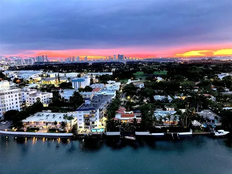 2555 Collins Avenue Miami Beach FL 33140