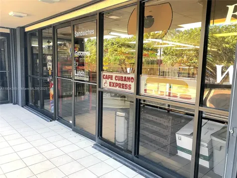 2555 Collins Avenue Miami Beach FL 33140