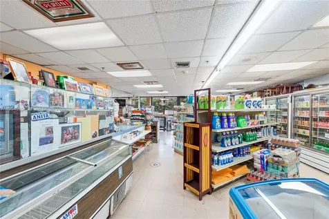 2555 Collins Avenue Miami Beach FL 33140