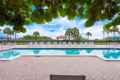 2555 Collins Avenue Miami Beach FL 33140