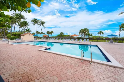 2555 Collins Avenue Miami Beach FL 33140