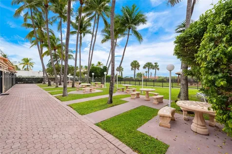 2555 Collins Avenue Miami Beach FL 33140