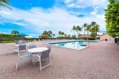 2555 Collins Avenue Miami Beach FL 33140