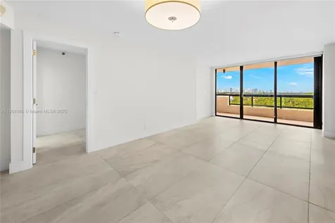 2555 Collins Avenue Miami Beach FL 33140
