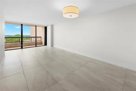 2555 Collins Avenue Miami Beach FL 33140