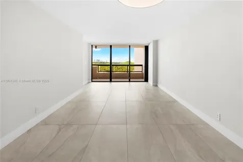2555 Collins Avenue Miami Beach FL 33140