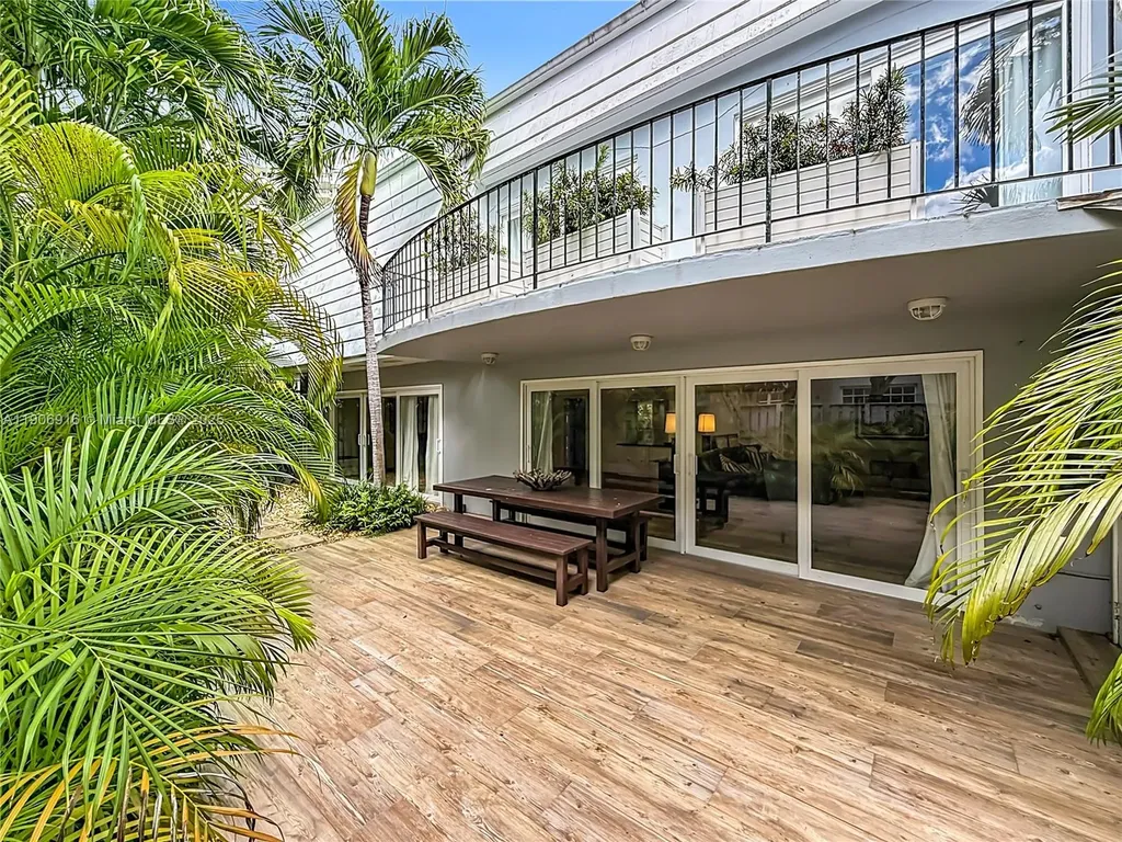 254 Sea View Drive Key Biscayne FL 33149
