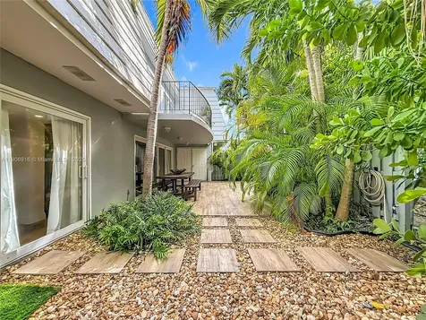 254 Sea View Drive Key Biscayne FL 33149