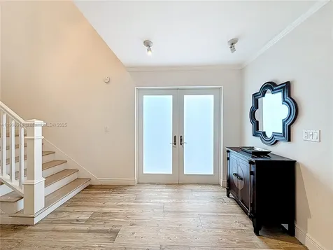 254 Sea View Drive Key Biscayne FL 33149