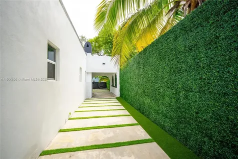 545 NW 47th Street Miami FL 33127