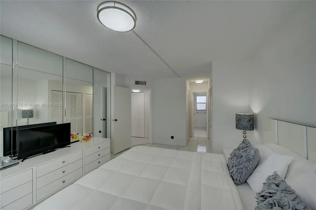 3654 Via Poinciana Lake Worth FL 33467