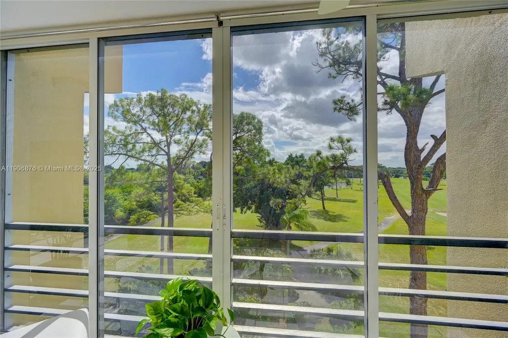 3654 Via Poinciana Lake Worth FL 33467