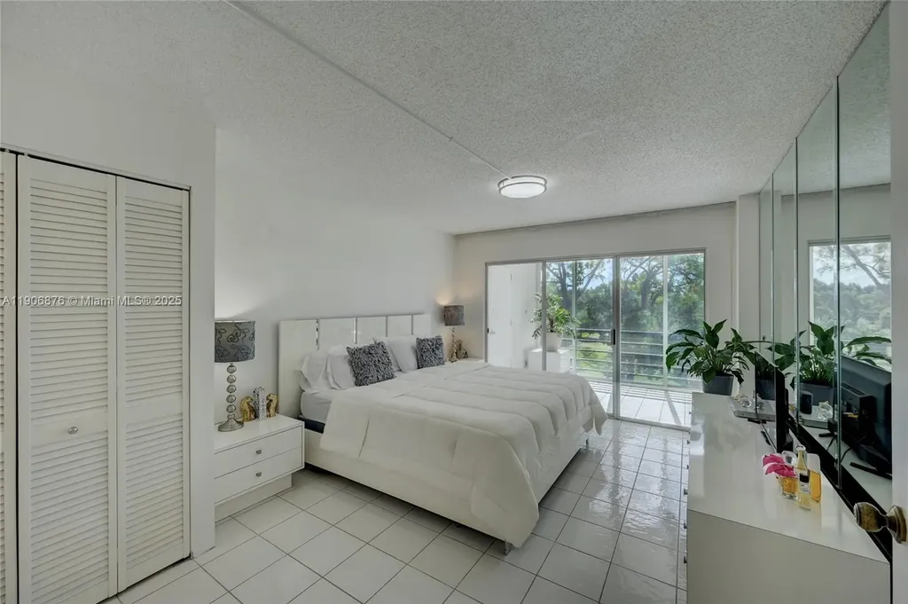 3654 Via Poinciana Lake Worth FL 33467