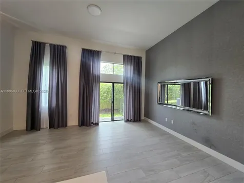 4500 NW 8th Place Plantation FL 33317