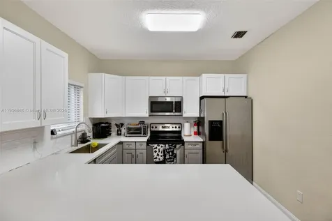 5302 SW 164th Place Miami FL 33185