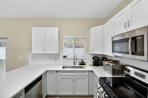 5302 SW 164th Place Miami FL 33185