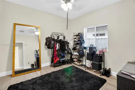 5302 SW 164th Place Miami FL 33185