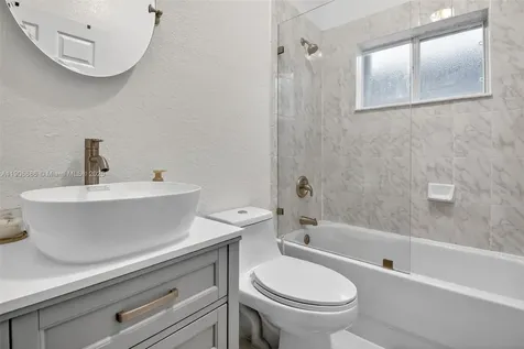 5302 SW 164th Place Miami FL 33185