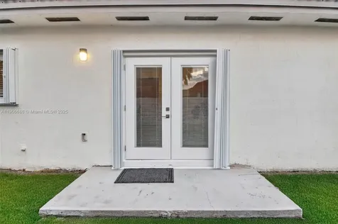 5302 SW 164th Place Miami FL 33185