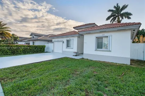 5302 SW 164th Place Miami FL 33185
